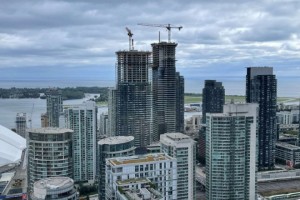 仅一成加拿大人愿投资公寓，投资冷却或引发公寓价格再探底