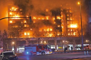 瓦倫西亞大樓惡火　至少10死