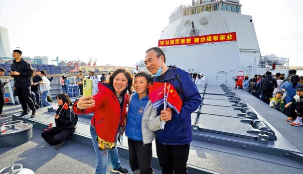 慶祝中國海軍成立75周年 青島6艦艇向公眾開放