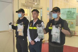 海關機場偵破旅客體內藏毒案 兩人排出共重約1.4公斤懷疑可卡因