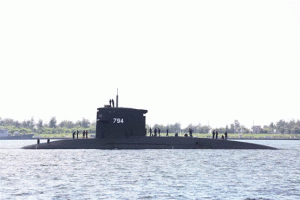台海军潜艇3人落海仍下落不明，台媒：“海巡署”今日找到一件救生衣