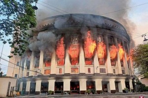 菲首都中央邮局大火 致五人伤