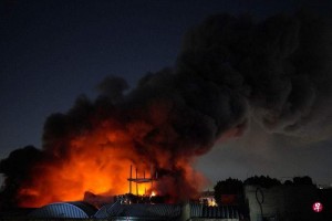 墨西哥城发生大火 狂烧数小时后九成受控