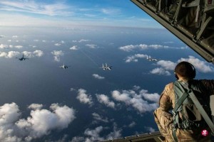 菲律宾：考虑与更多国家在南中国海联合巡逻