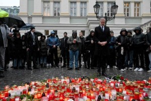 布拉格枪手行凶后自杀 捷克警方加强安保