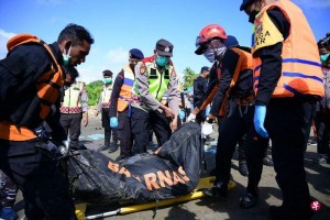 罗兴亚难民船翻覆 11具遗体在印尼海岸被找到