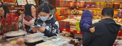 “非遗火”“数字热”“全球购”，今年春节年货市场看点多