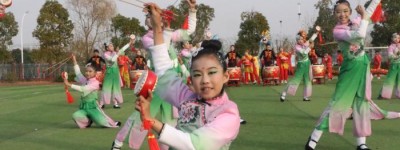 “大手牵小手” 安徽凤阳花鼓薪火传