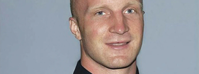 对毫无戒备警官连开6枪！警方随身摄像头拍下枪击瞬间