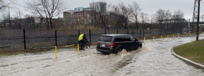 多伦多发洪水：Bayview部分路段封闭，有车辆被困水中