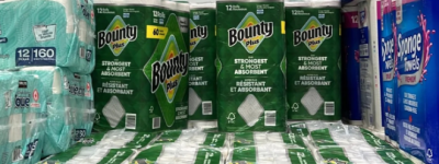 “疯抢潮”爆发!Costco厨房纸狂涨价+排队囤货!华人南下遭收附加费!