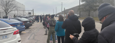 多伦多”全民出动”捡漏便宜货!华人寒风苦等2小时!长队铺满停车场!