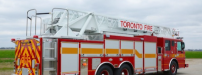 士嘉堡东北部发生大规模丛林火灾导致Steeles等多条道路封闭