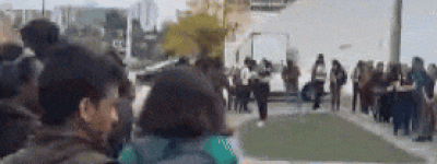 惊爆！多伦多商场被大批人群堵爆！“这是要爆发内战吗？”