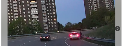 照片曝光！胆子太大：多伦多404高速口有人停车撒尿！