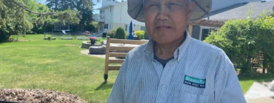 75岁亚裔老汉在自家后院遭驼鹿袭击：被撞飞好几米，重伤生还