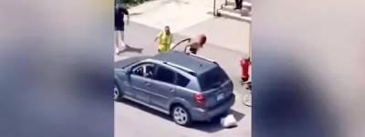 蒙特利尔小学门前惊现“盗车-路怒事件”！女子头发被门夹掉