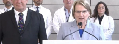 福特省长为烈治文山市非营利性质私人医院现场宣布批准执照