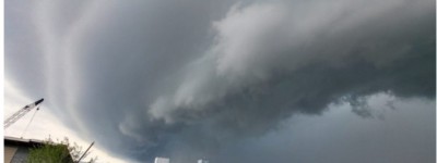 危险！安省强雷暴和龙卷风警告生效！飞沙走石，请立即躲避！