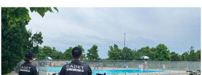 真讨厌！加拿大露天泳池频现围观偷拍男，警察赶完又回来