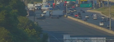 401高速公路东向车道发生致命车祸Eglinton Avenue路段关闭