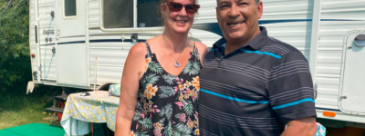 因生活拮据把房屋保险停了：一年后房子被烧毁如今无家可归