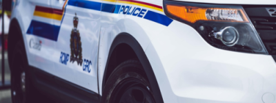 男子涉嫌将儿童悬挂于惠斯勒酒店阳台，现被控罪