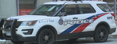 多伦多东区唐人街街车发生持刀伤人案，一女子重伤，嫌犯在逃