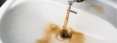 温市中心居民心塞 水龙头流出的水颜色像咖啡