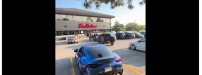 出事了! 万锦华人区Tim Hortons大批警方突袭围捕! 现场视频曝光