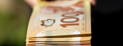 BC华人女调酒师替卧底警察狂洗$50万，恐面临2年监禁！