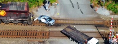 太惨了！大温连续两天“火车撞汽车”！有人当场死亡!