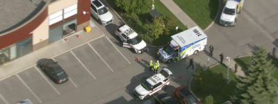 汽车冲入列治文山日托中心，致一童身亡、九受伤，70岁司机被捕