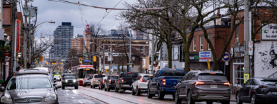 401高速成”停车场”! 建议多伦多强征”拥堵费”, 开车进城收$15!