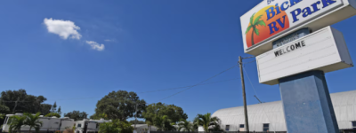 贸易战打了快一年之后，加拿大的老人又纷纷南下美国过冬了…