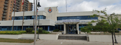 大多伦多警察变身”地产经纪”: 在警局门口骗走买家$30万定金!