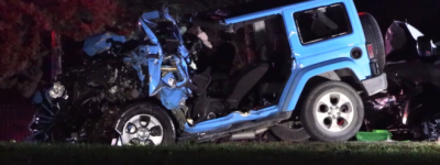 吉普车撞得面目全非：宾顿凌晨车祸两人送医，道路封闭