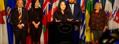 历经十年奋斗成功争取通过重大修正　恢复”失落加拿大人”的公民权