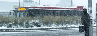 TTC地铁突发故障! 大批多伦多人在寒风中苦等巴士, 心情糟透!
