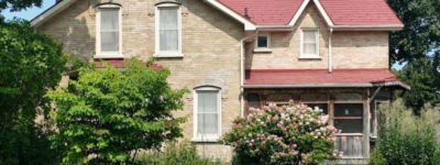 喜欢大院子？大多伦多一栋看似废弃的独立屋售价只要60万元