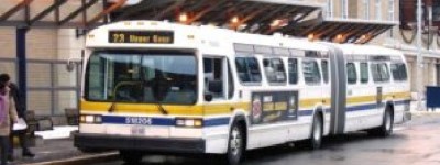 疯狂！安省男子被吊销驾照后，偷了一辆载有乘客的巴士去“兜风”