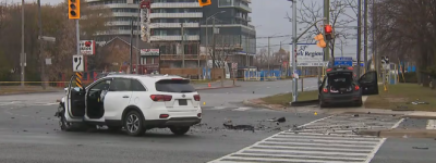 北约克当街开枪导致多车相撞，警方封闭路口调查