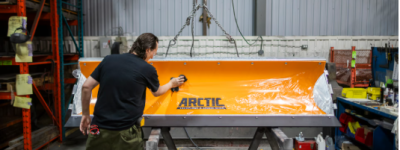 四个真实案例：揭示特朗普关税如何将加拿大制造业挤压崩溃