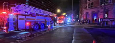 多伦多公寓火灾两周了还没扑灭！408户居民大冷天无家可归