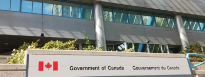 天塌了！数百名联邦政府公务员将在新年获悉裁员安排