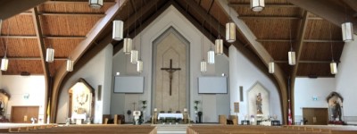 在多伦多市中心的教堂，一名新生女婴被装在鞋盒里遭遗弃…