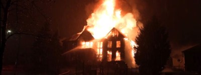 旺市价值约400万元豪宅凌晨起火，整栋被烧毁