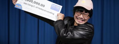 坚持买彩票30年，华裔男子中100万大奖：希望回中国看望家人