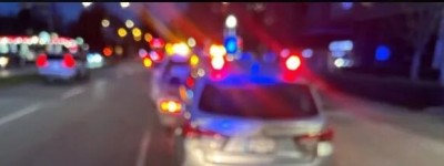 失控撞上电线杆 司机惨死！超速可能是促成因素