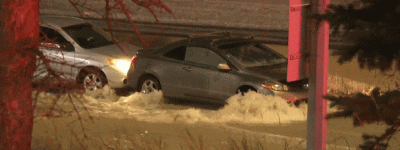 “横加公路”淹大水: 2000户家庭, 100个商家遭殃! 急发”煮水令”!